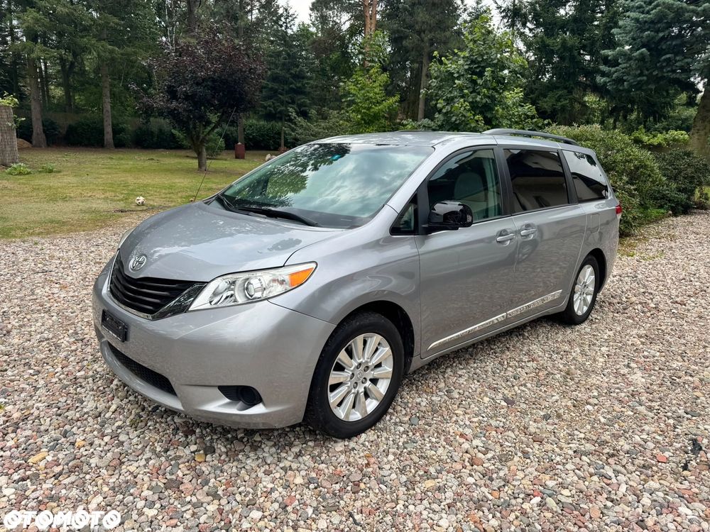 Toyota Sienna 3.5 LE AWD - 4