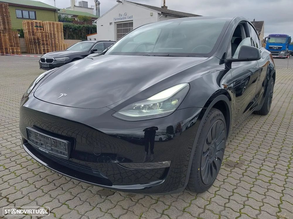 Tesla Model Y Long Range Dual Motor AWD - 2