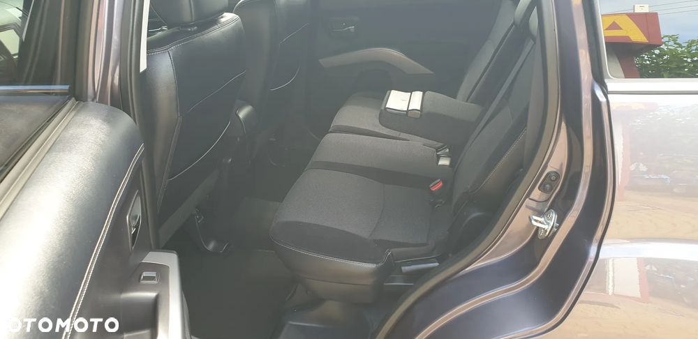 Mitsubishi Outlander - 13