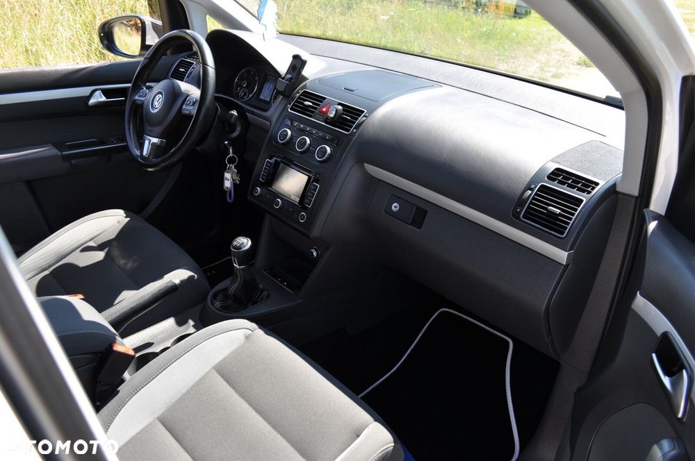 Volkswagen Touran - 11
