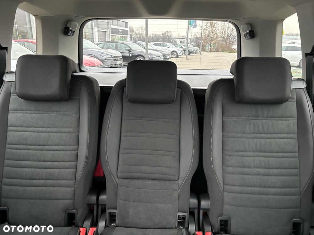 Volkswagen Touran - 16
