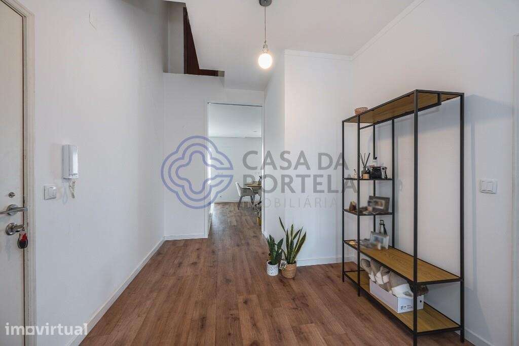 T2 remodelado com garagem box e potencial de ampliação | Fânzeres - Grande imagem: 5/34