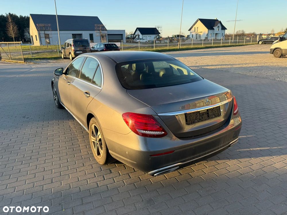 Mercedes-Benz Klasa E - 9