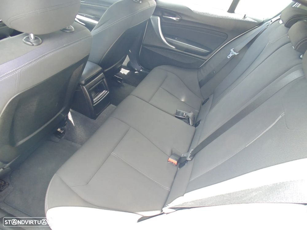 BMW 118 dA Line Sport - 24