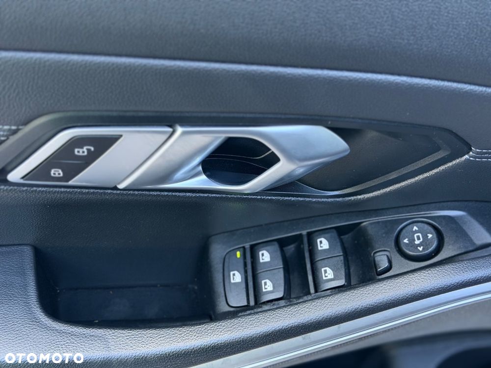 BMW Seria 3 330i Sport Line - 20