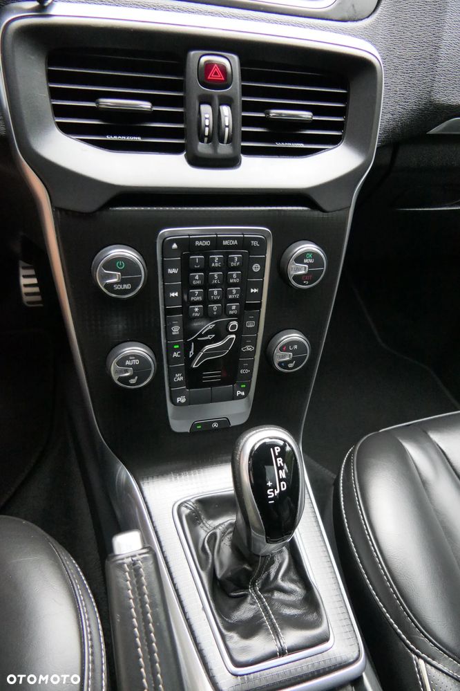 Volvo V40 D3 Drive-E SCR R-Design Momentum - 22