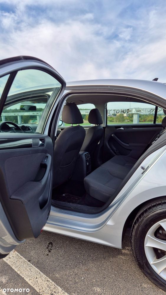 Volkswagen Jetta 1.6 TDI DPF Comfortline DSG - 23