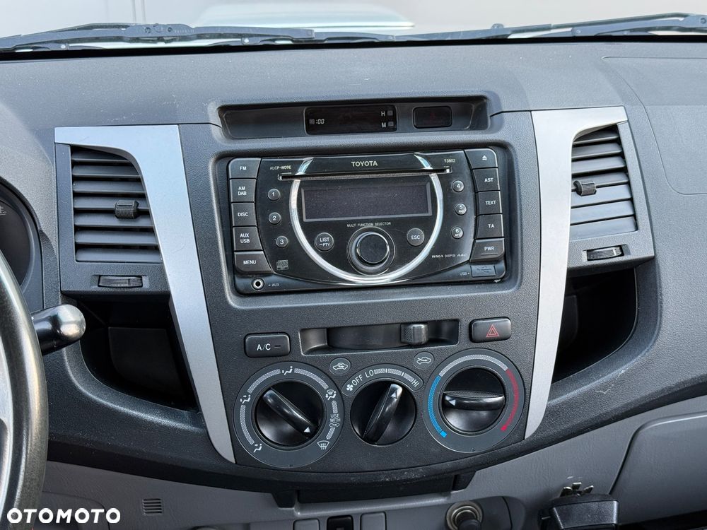 Toyota Hilux - 12