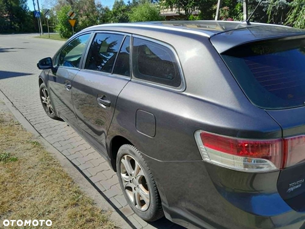 Toyota Avensis 2.0 D-4D - 9