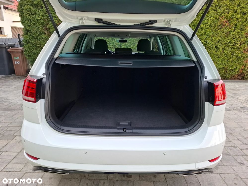 Volkswagen Golf 1.5 TSI OPF R-Line - 22
