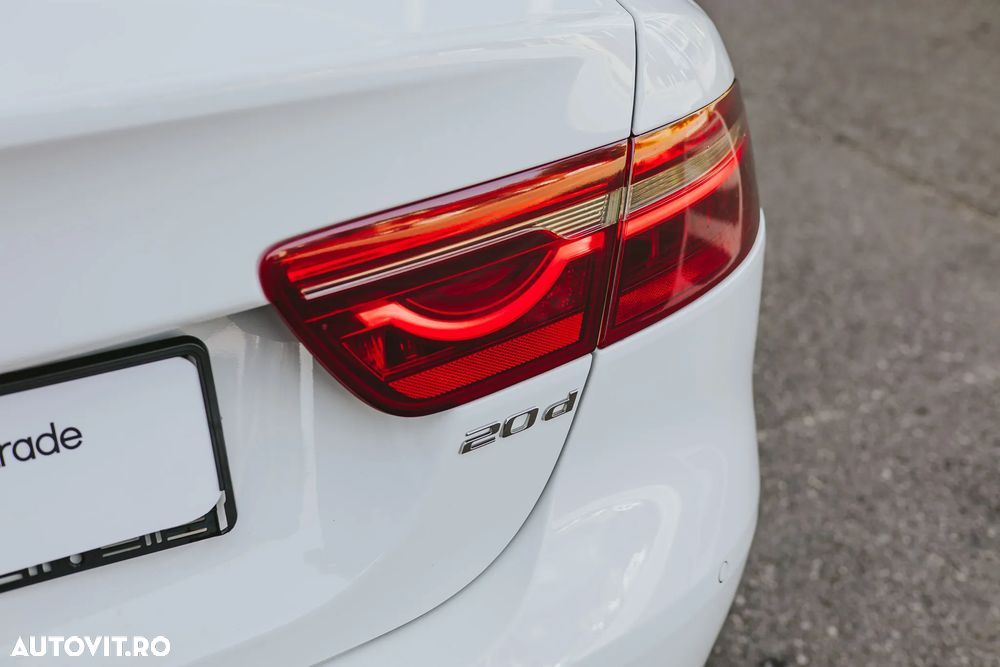 Jaguar XE 2.0 Pure - 14