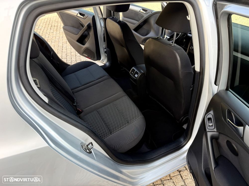 VW Golf 1.6 TDi Highline - 21