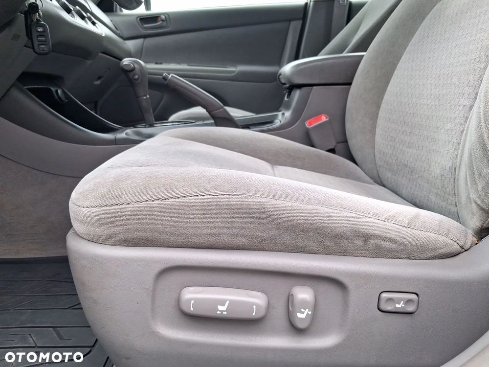 Toyota Camry 2.4 XLE - 32