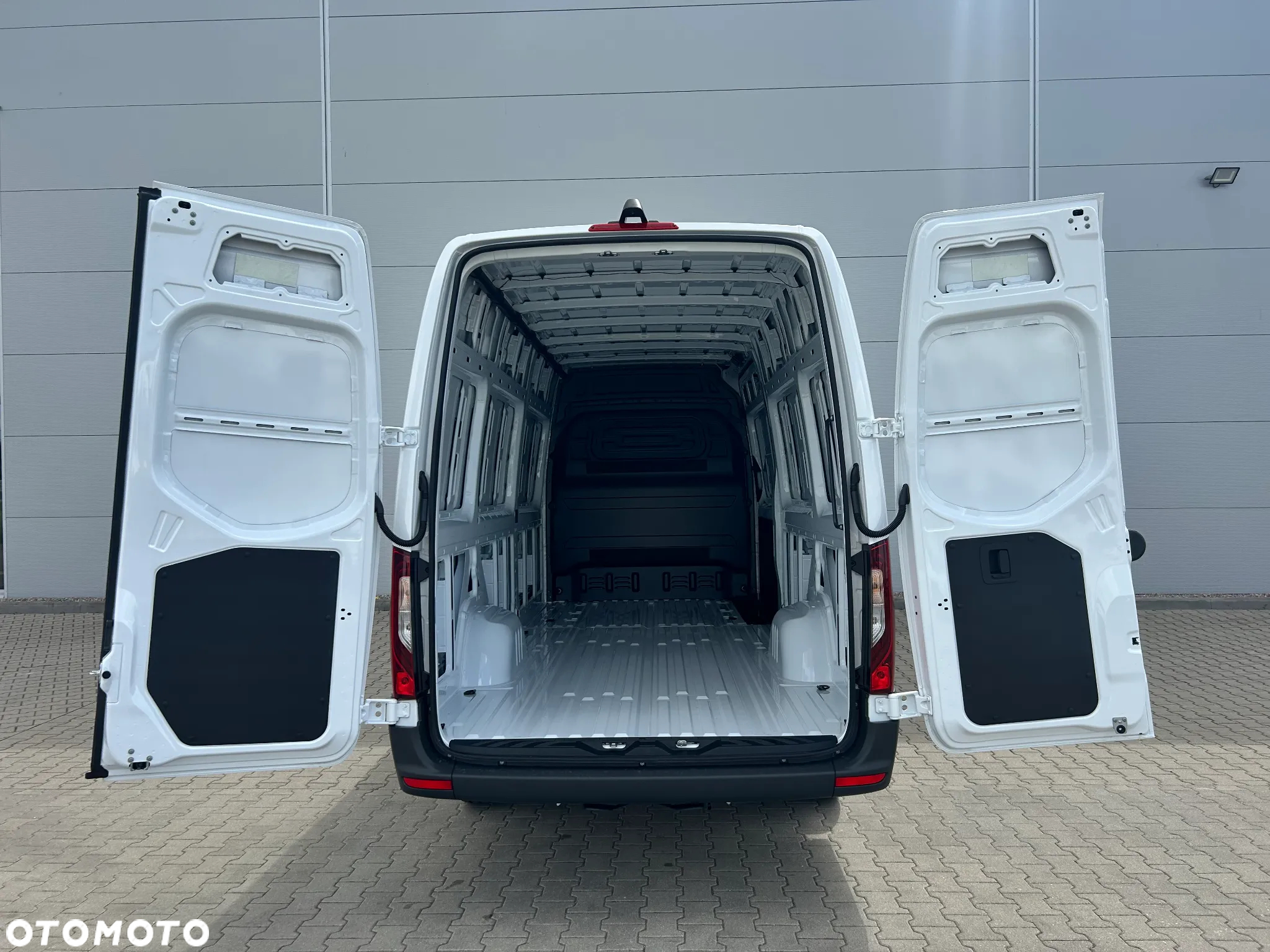 Mercedes-Benz SPRINTER 317 CDI FURGON DŁUGI - 14