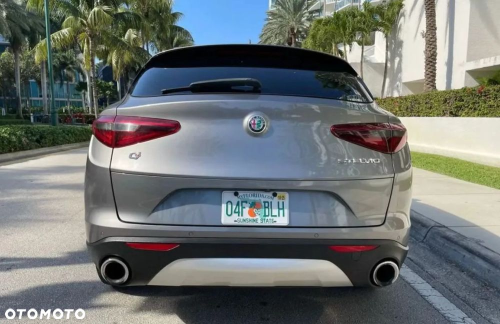 Alfa Romeo Stelvio - 9