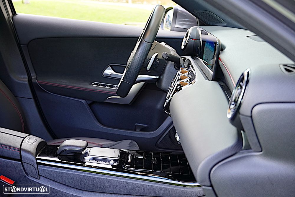 Mercedes-Benz A 250 Limousine e AMG Line - 22