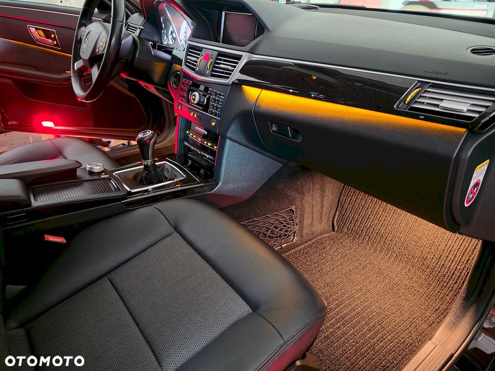 Mercedes-Benz Klasa E 250 CDI DPF BlueEFFICIENCY Avantgarde - 37