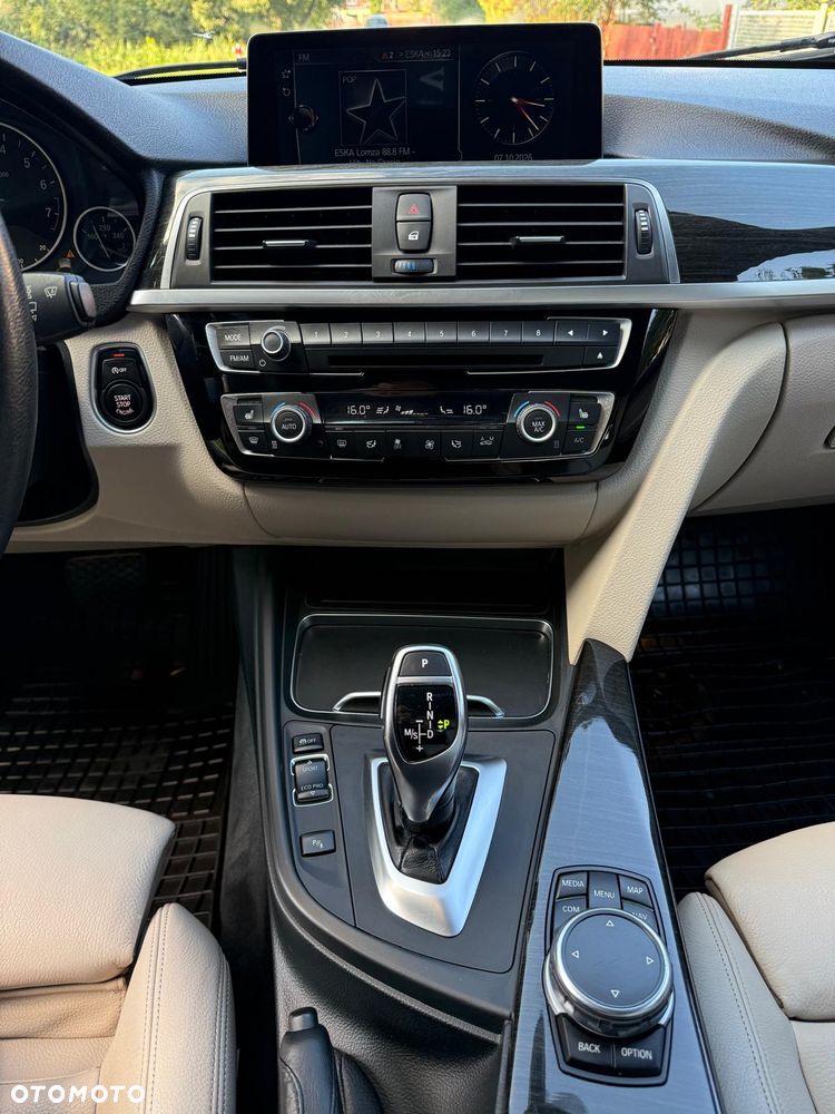 BMW Seria 3 330i - 28
