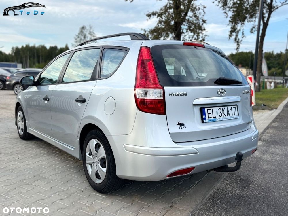 Hyundai i30 1.6 CRDi Comfort EU5 - 11