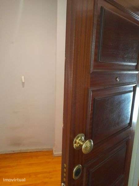 Vende-se  T1 em Costa Cabral - Grande imagem: 3/8