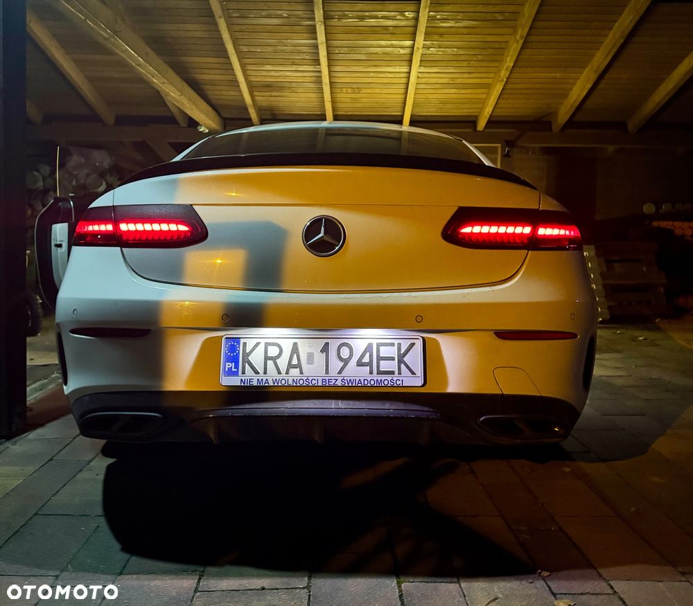 Mercedes-Benz Klasa E 300 9G-TRONIC AMG Line - 9