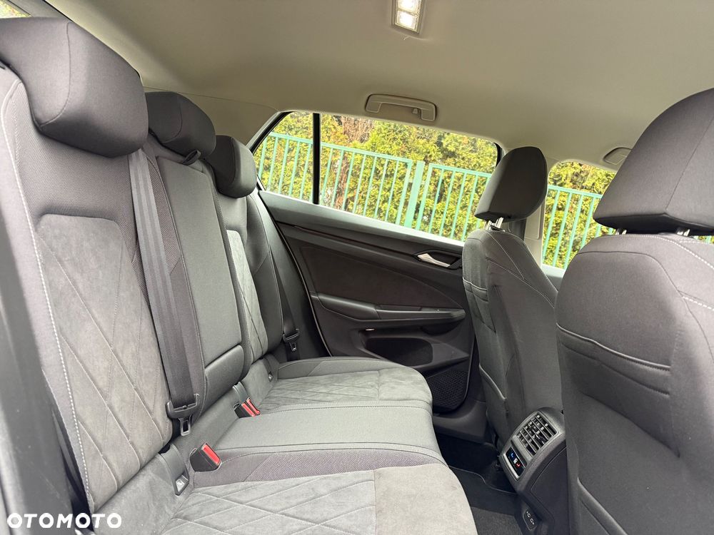 Volkswagen Golf - 22