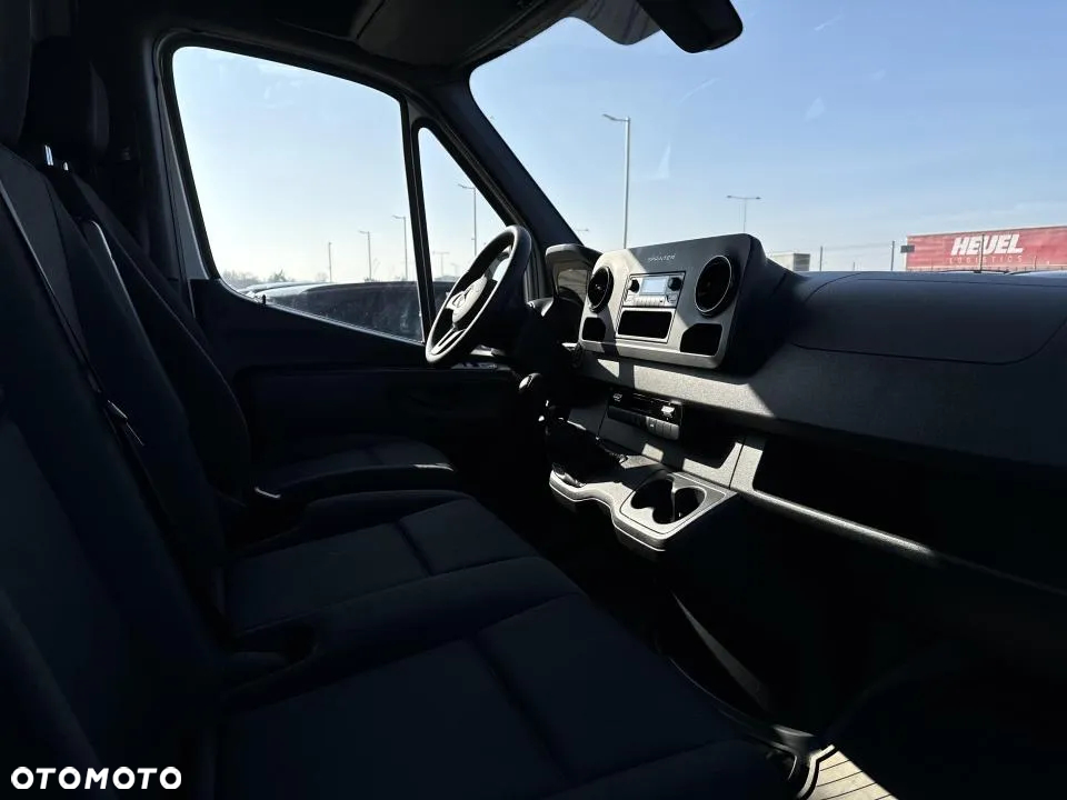 Mercedes-Benz Sprinter - 20