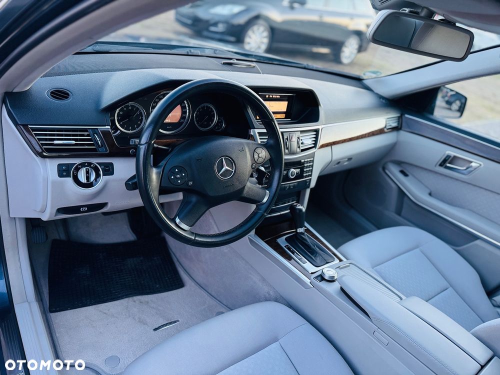 Mercedes-Benz Klasa E 200 BlueEFFICIENCY 7G-TRONIC Elegance - 9