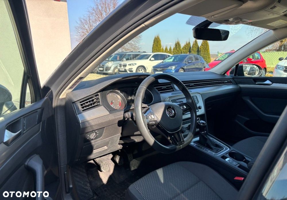 Volkswagen Passat - 13