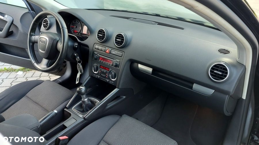Audi A3 Sportback 2.0 TDI Ambiente - 17