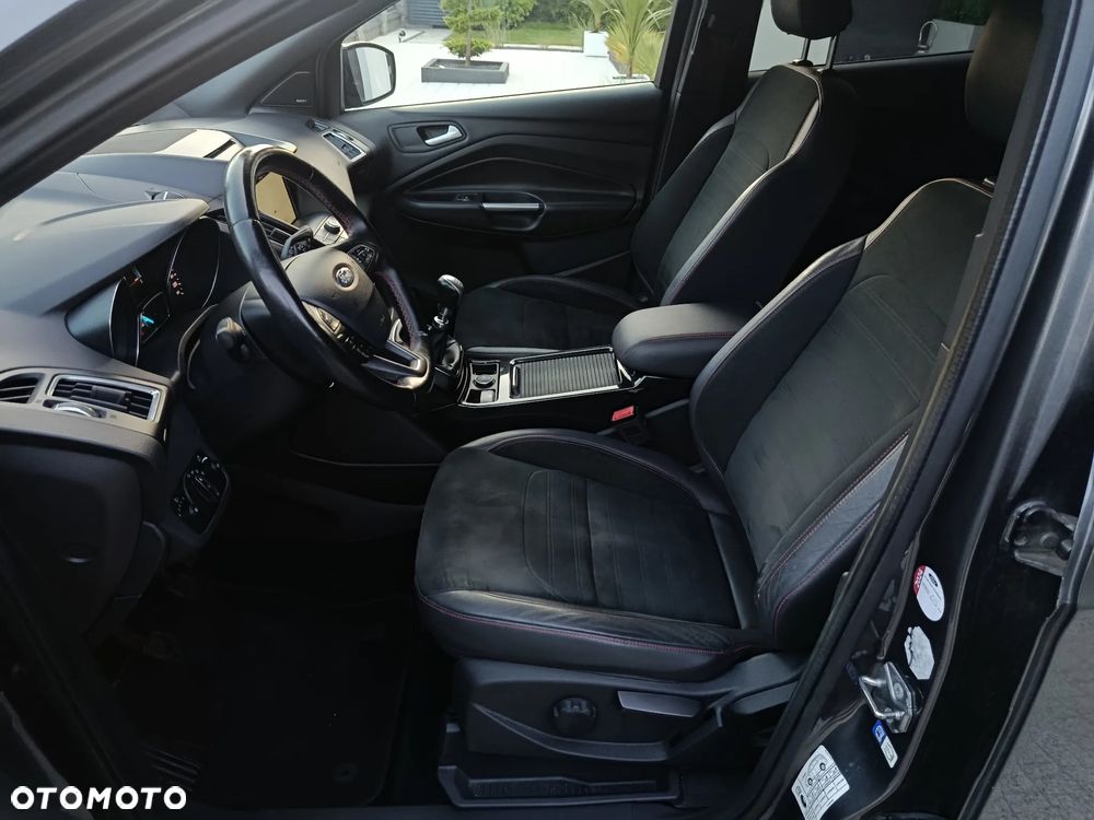 Ford Kuga 1.5 EcoBoost 2x4 ST-Line - 16