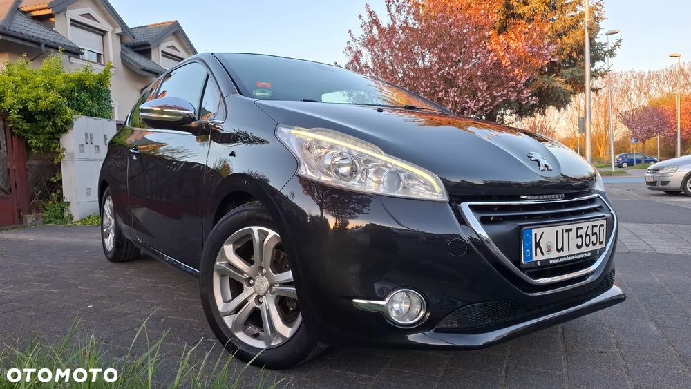 Peugeot 208 - 1