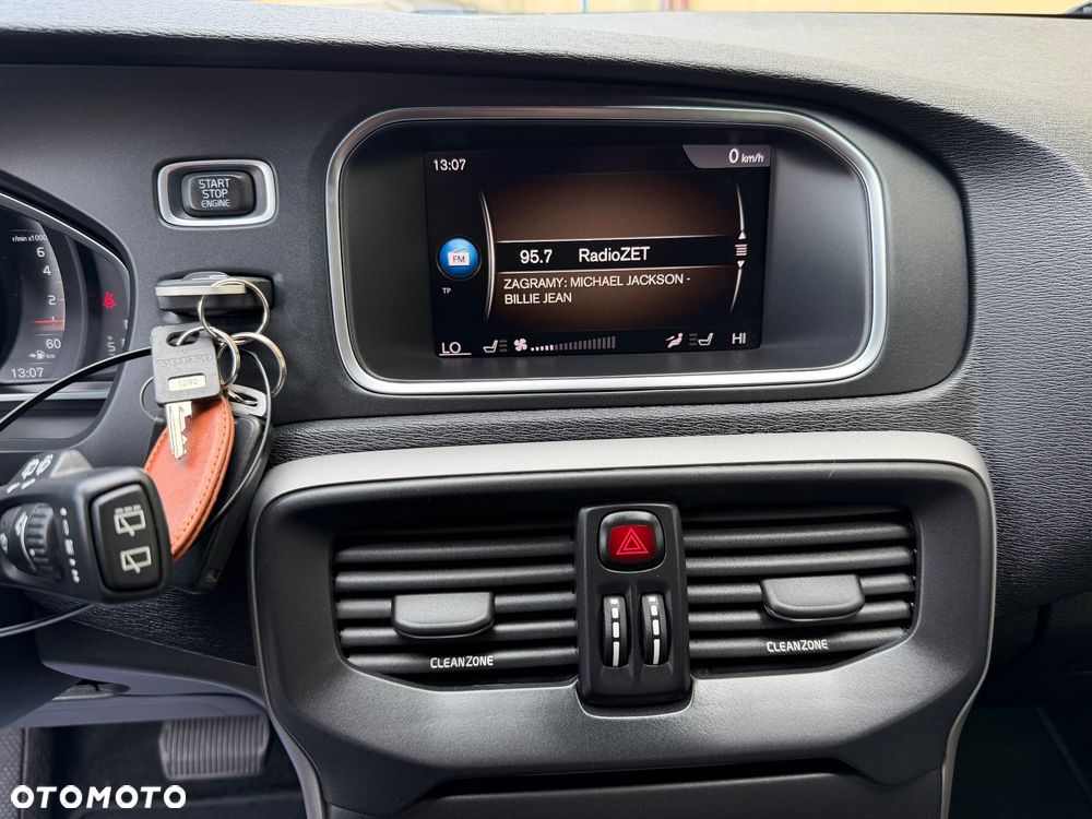 Volvo V40 Cross Country - 17