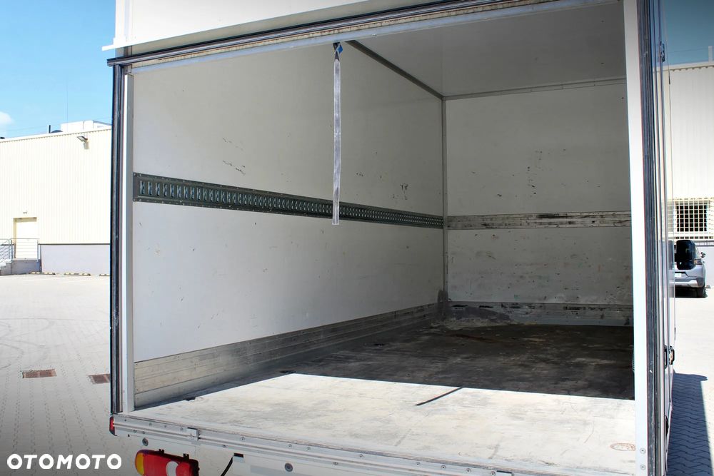 Renault Master kontener Gruau 9eup + winda BAR 750kg - 23