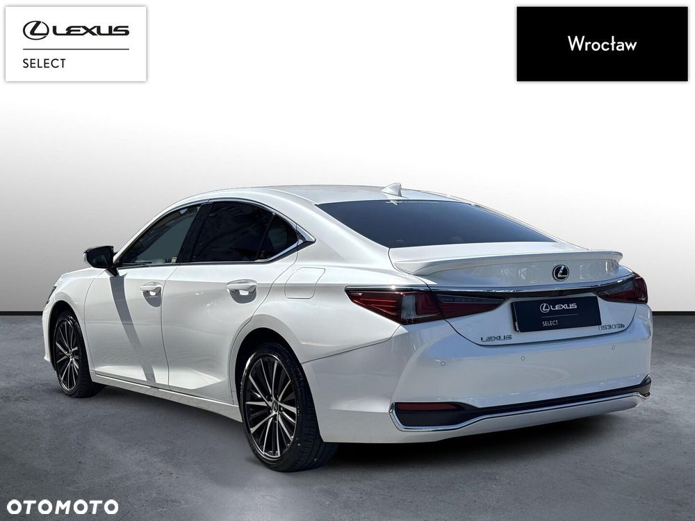 Lexus ES 300h Business Edition - 4