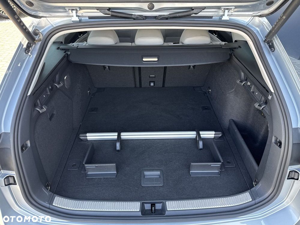 Volkswagen Passat Variant 2.0 TDI SCR 4Mot Elegance DSG - 37
