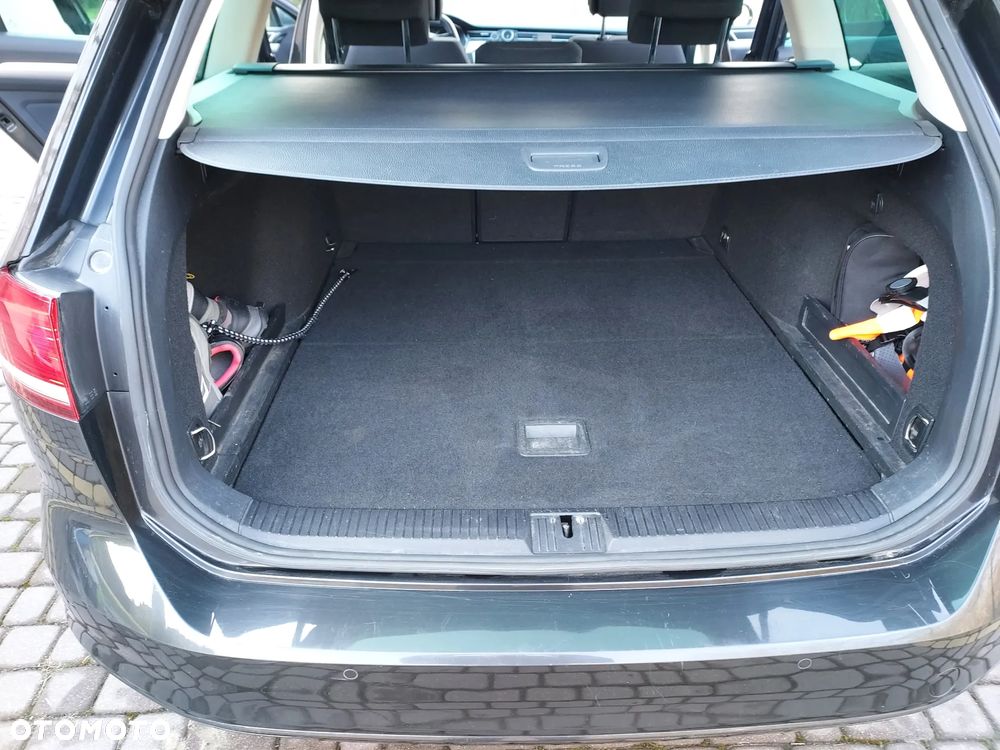 Volkswagen Passat - 11