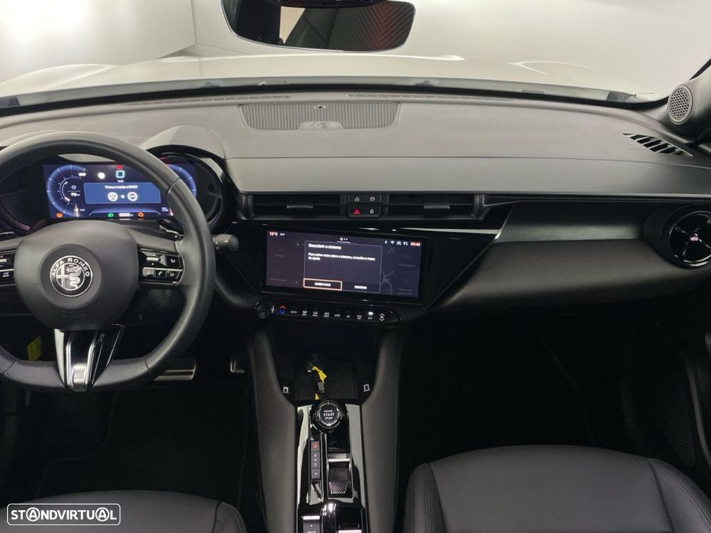 Alfa Romeo Junior 1.2 eDCT6 - 10