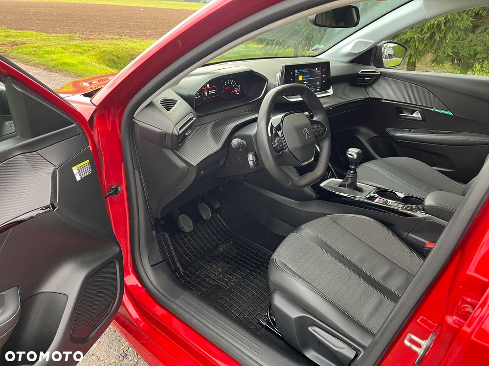 Peugeot 208 - 10