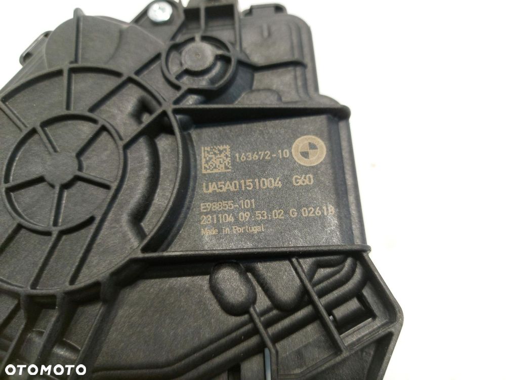 BMW 5 G60 530E x-drive Zamek klapy bagażnika dociąg 5A9C0D1 5A01510 - 3