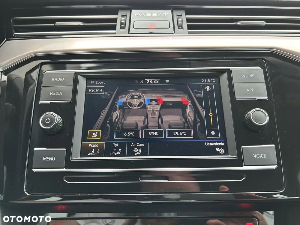 Volkswagen Passat Variant 2.0 TDI Elegance DSG - 35