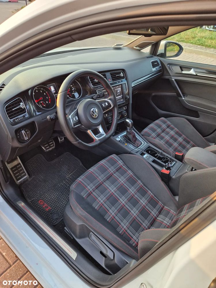 Volkswagen Golf - 9