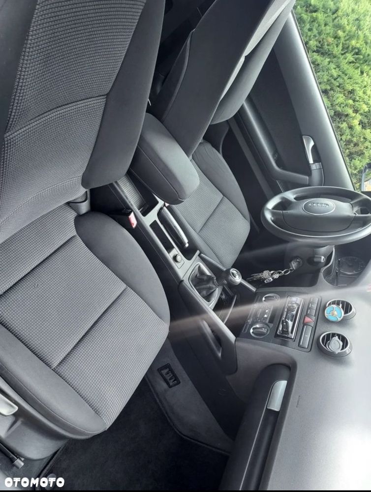 Audi A3 3-drzwiowe 1.6 Ambiente - 7