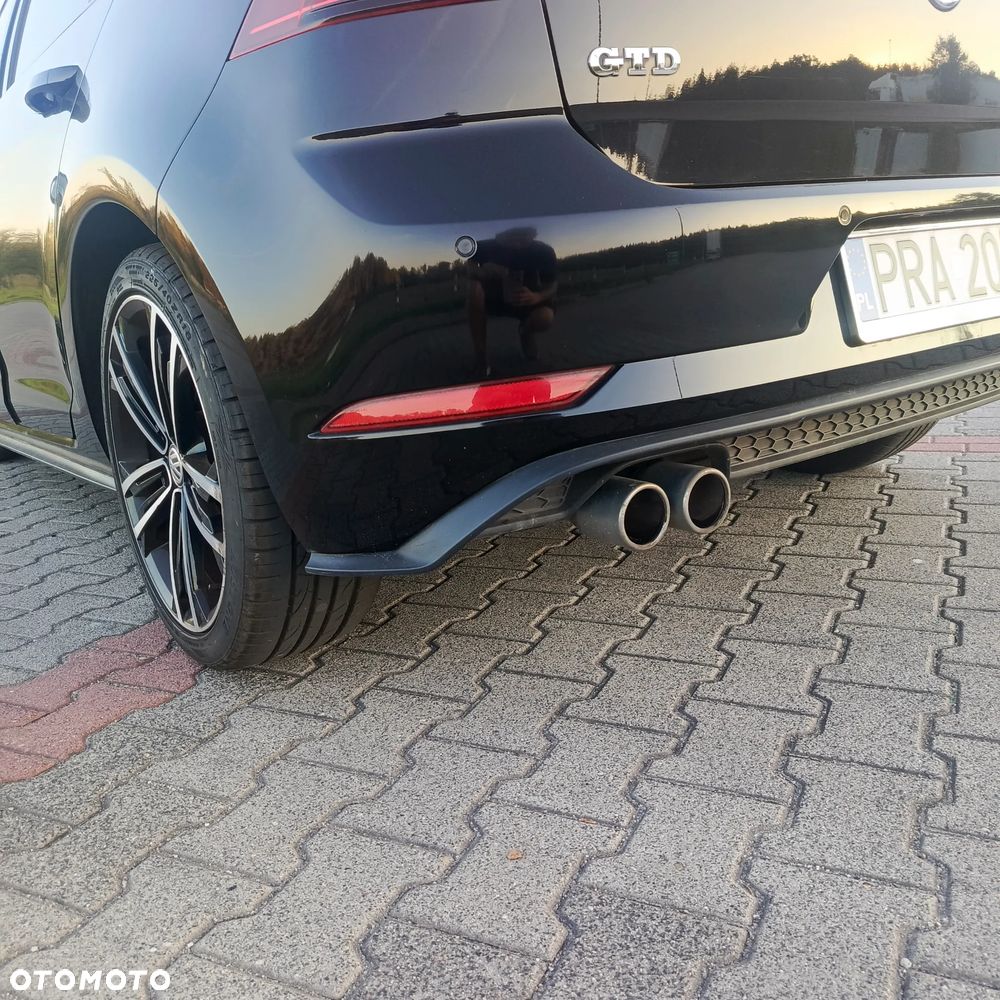Volkswagen Golf - 6