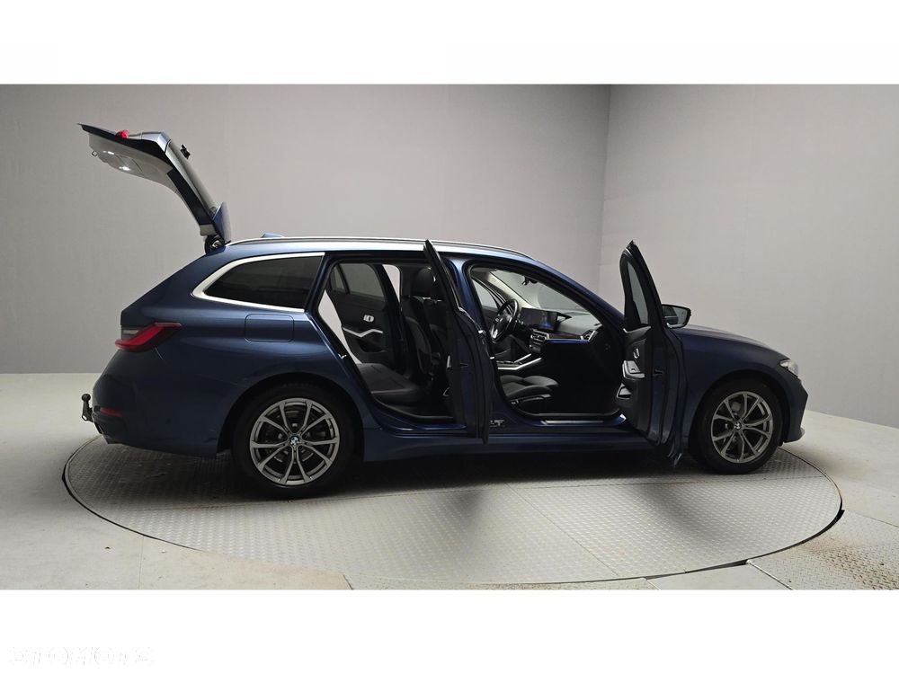 BMW Seria 3 320d xDrive - 13