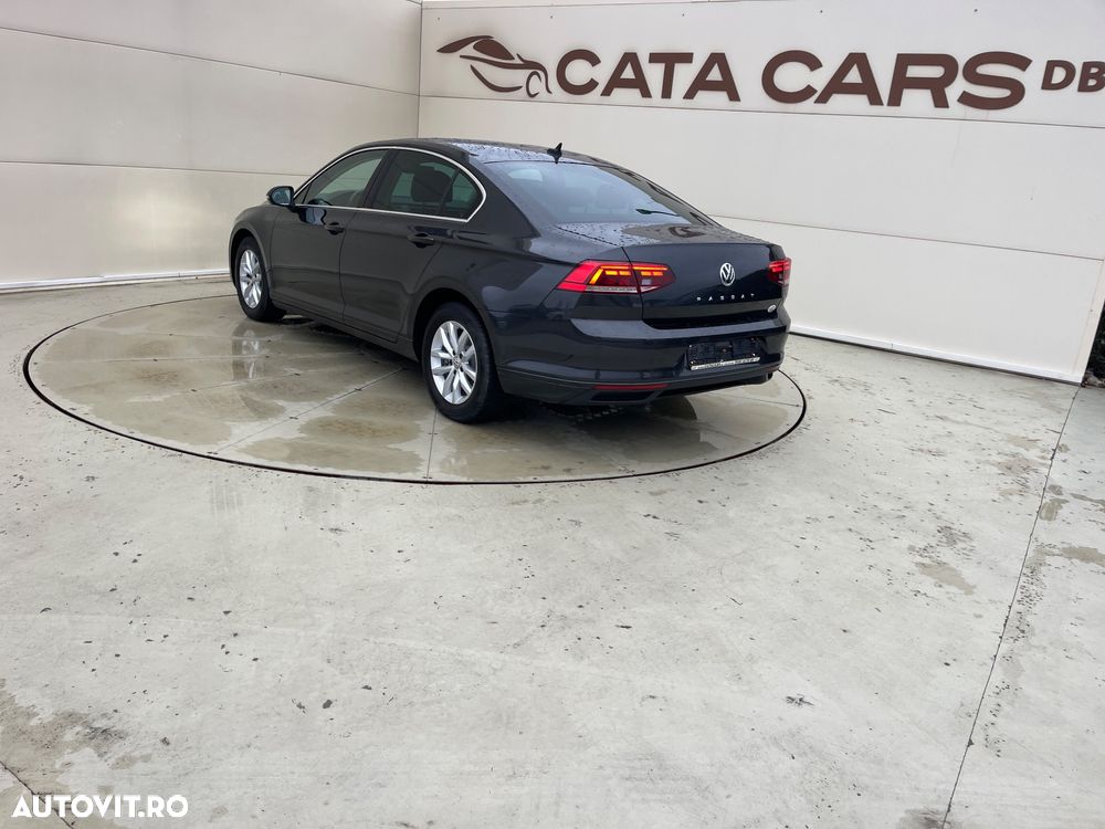 Volkswagen Passat - 11