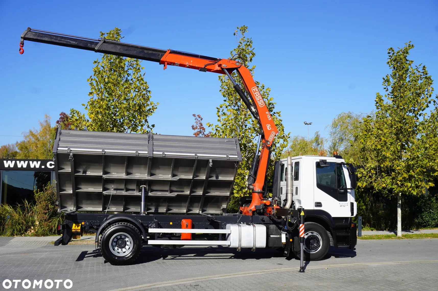 Iveco Stralis 310 E6 / NOWA Wywrotka 3-stronna / Dźwig Fassi F135 z pilotem - 13