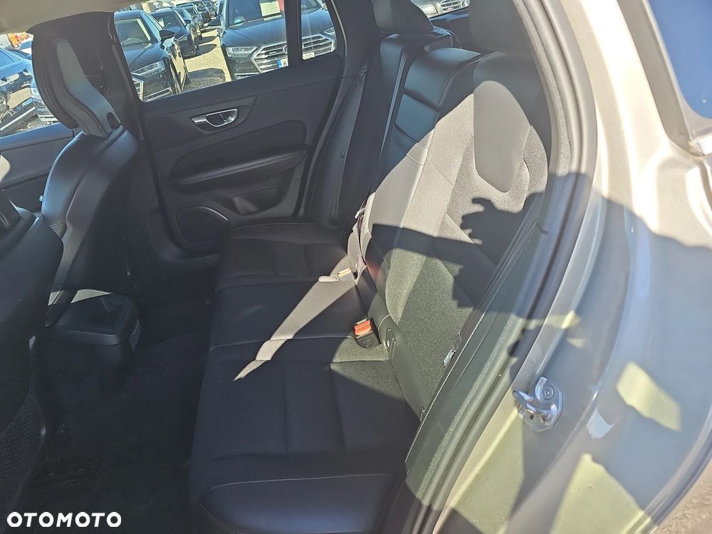 Volvo V60 D4 Momentum - 12