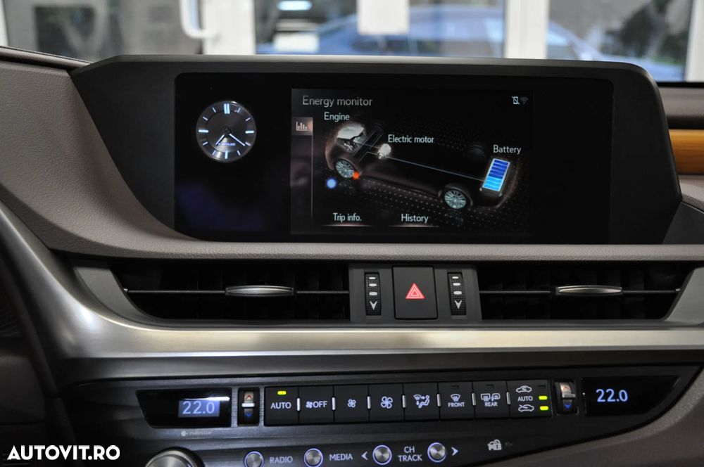 Lexus Seria ES 300h 2.5 TNGA HV 25H- 4X2 CVT Luxury Tech - 19