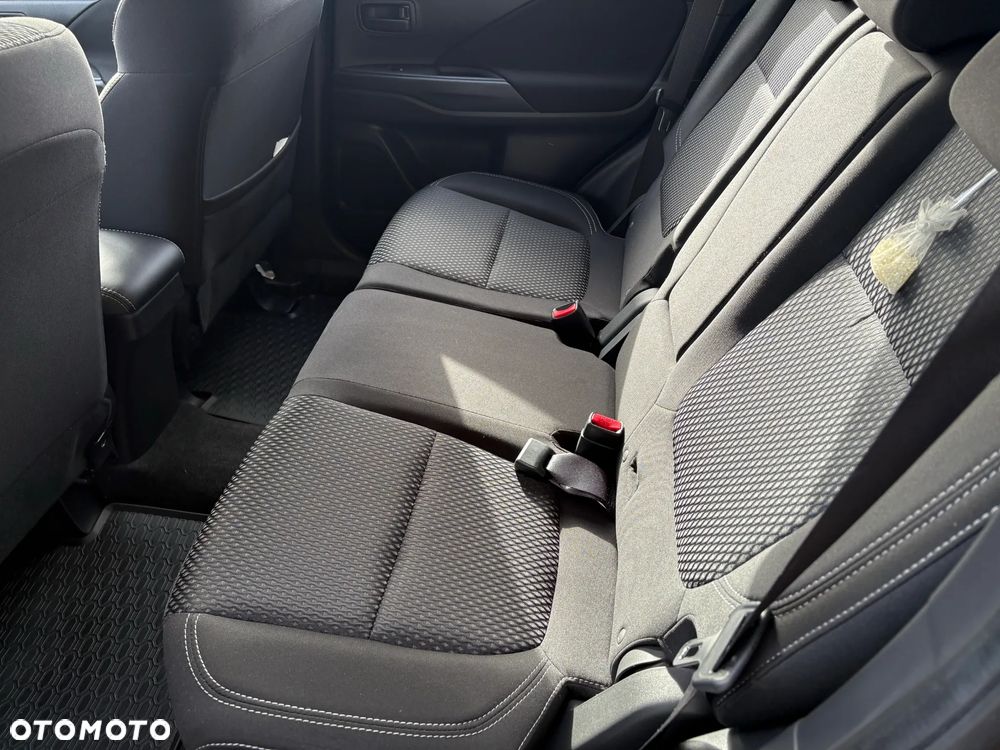 Mitsubishi Outlander 2.0 Invite + 2WD - 7